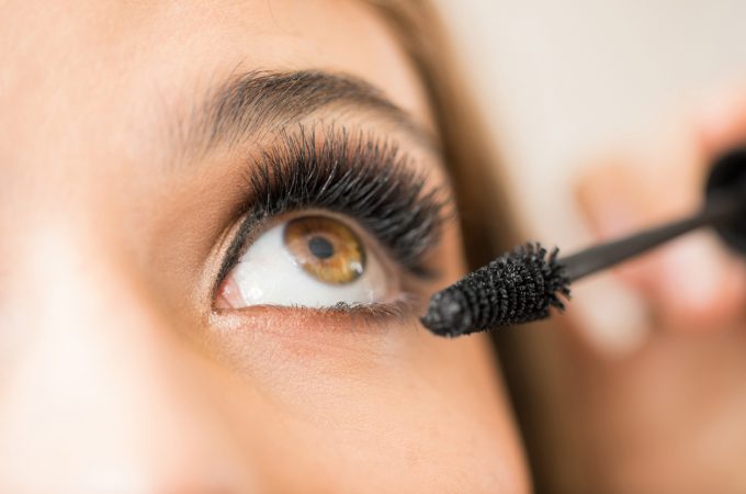 Sådan lægger på den perfekte mascara på vippe extensions